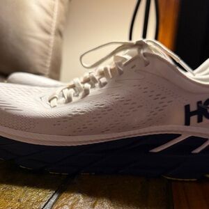 NWOT Men’s HOKA One One Clifton 7, size 9.5